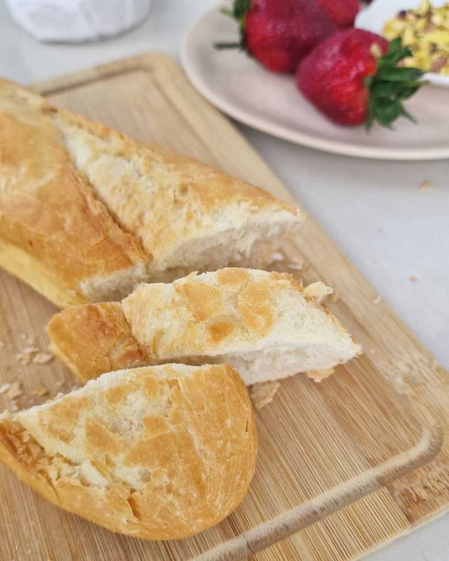 sliced baguette