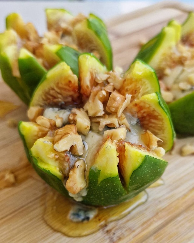 Baked Figs with Blue Cheese