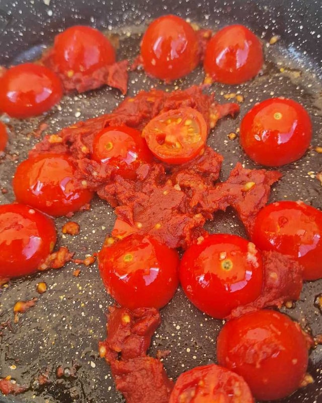 tomatoes and tomato paste for Tuscan Shrimp