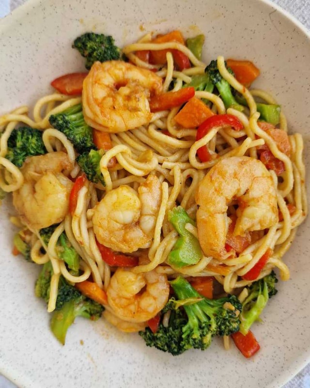 Stir-fry Noodles with Shrimp and Vegetables recipe