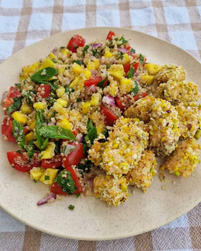 Pistachio-crusted Salmon Bites with Mango Quinoa salad