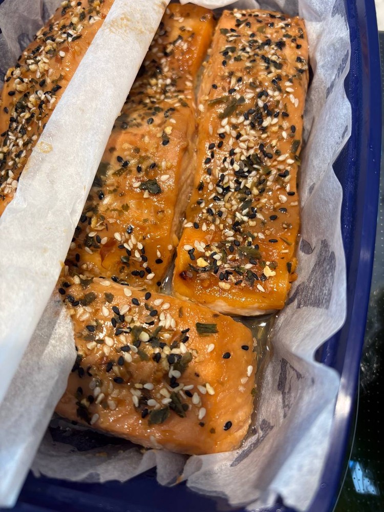Baked salmon fillets topped with everything bagel seasoning.