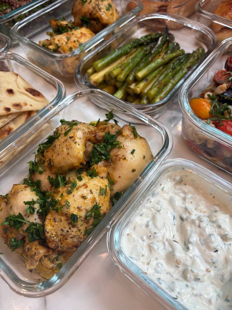 Shawerma thighs disappear under chopped parsley, garlic yogurt dip and charred naan sharing the frame.