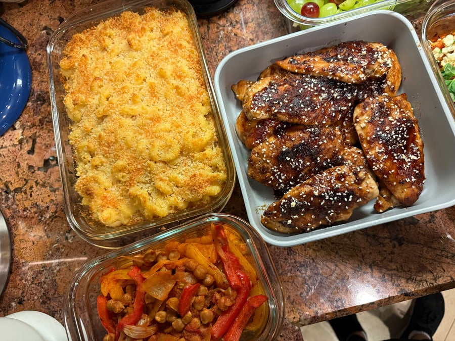Chickpeas sit among cumin roasted red and orange pepper strips, panko topped mac and cheese above them.