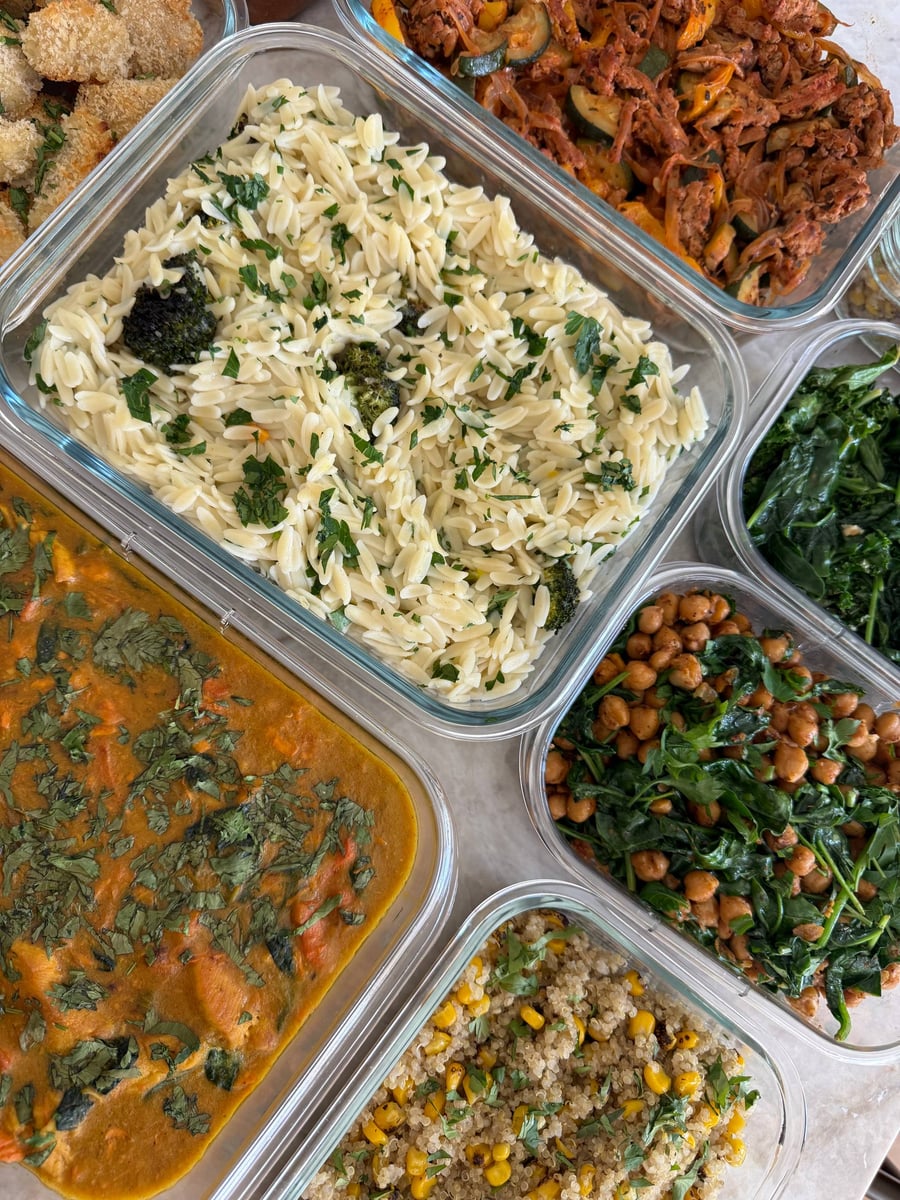 Broccoli lemon orzo takes the middle, ringed by ground turkey in tomato, chickpeas with spinach and turmeric stew.