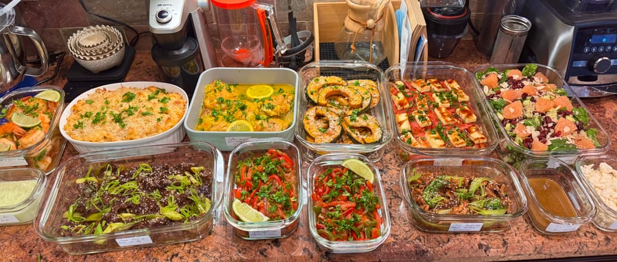 Global Fusion & Wellness-Focused Comfort Food