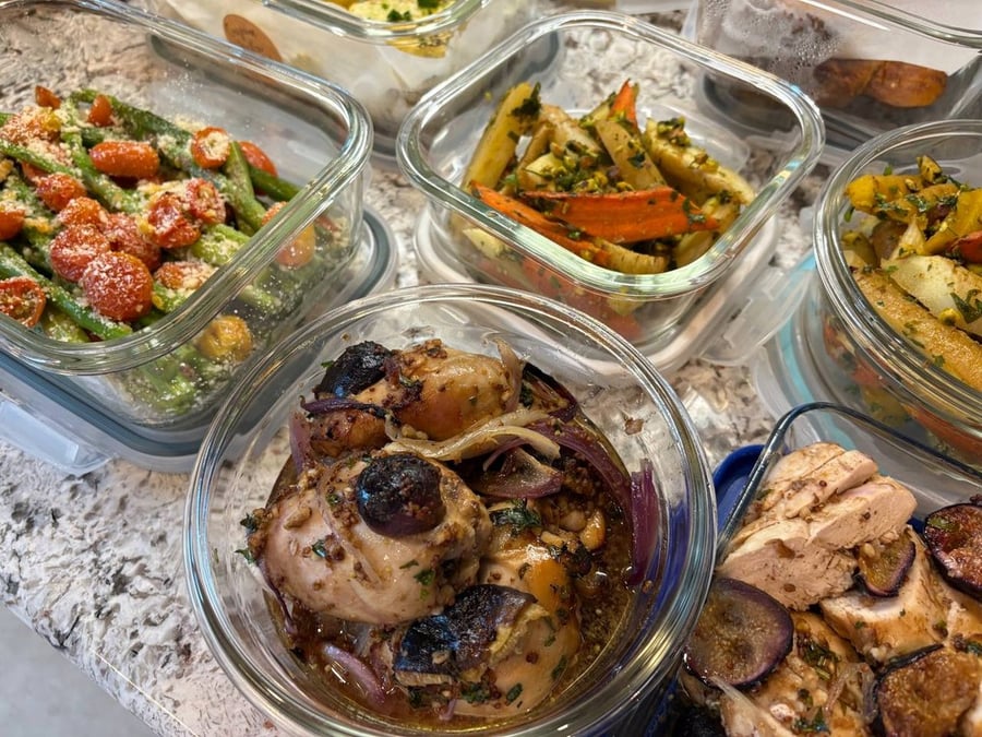 Chicken with prunes and onions in a glass container